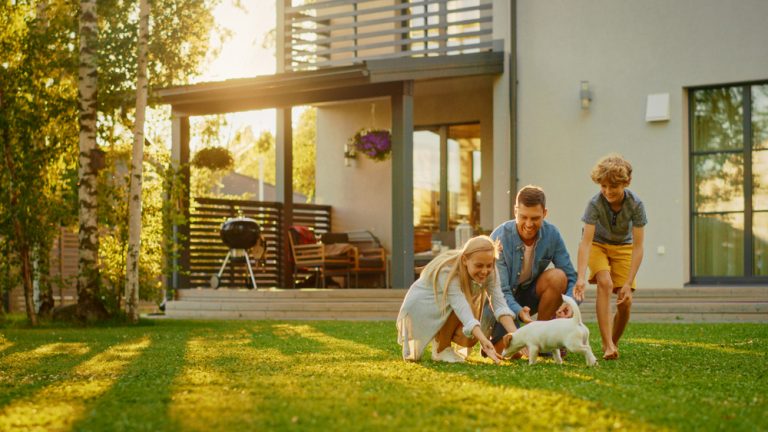 The Pet Owner’s Guide to Selling a Home: 5 Things to Do to Prepare Your Property